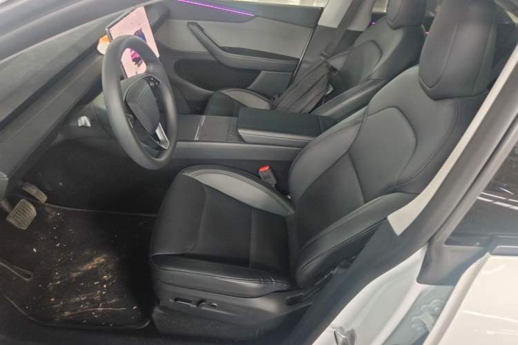 Used Tesla Model Y 2025 Rear-Wheel Drive First Edition Left Front Seat