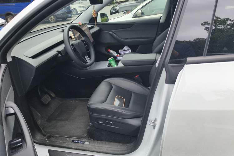 Used Tesla Model Y 2025 Rear-Wheel-Drive Version Left Front Seat