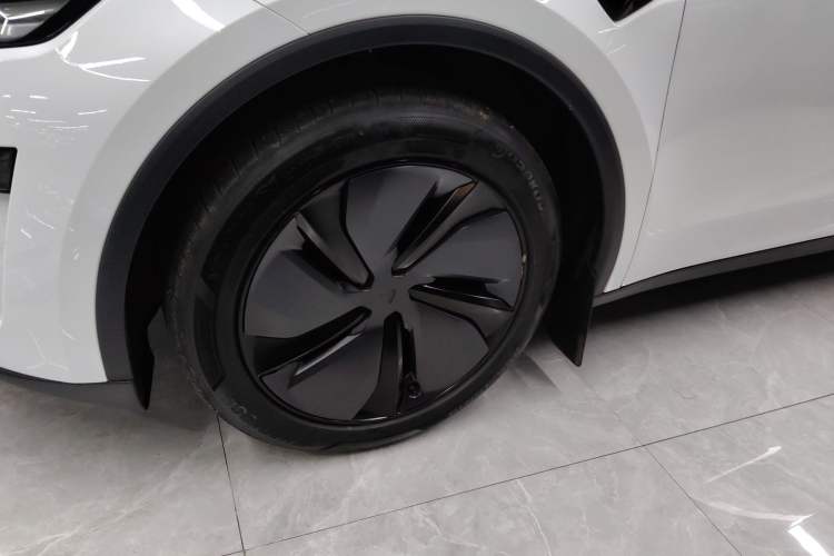Used Tesla Model Y 2025 Long-Range All-Wheel-Drive Version Left Front Wheel Hub