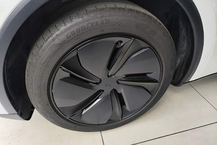 Used Tesla Model Y 2025 Rear-Wheel-Drive Version Left Front Wheel Hub
