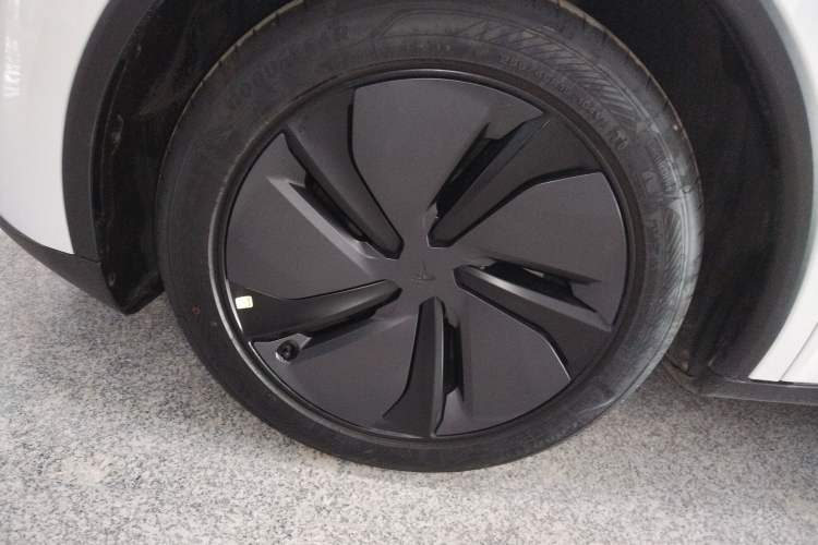 Used Tesla Model Y 2025 Rear-Wheel-Drive Version Left Front Wheel Hub