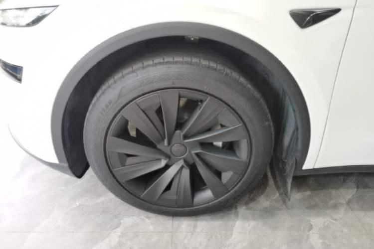 Used Tesla Model Y 2025 Rear-Wheel Drive First Edition Left Front Wheel Hub