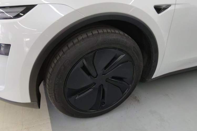 Used Tesla Model Y 2025 Updated Version Long-Range All-Wheel Drive Left Front Wheel Hub