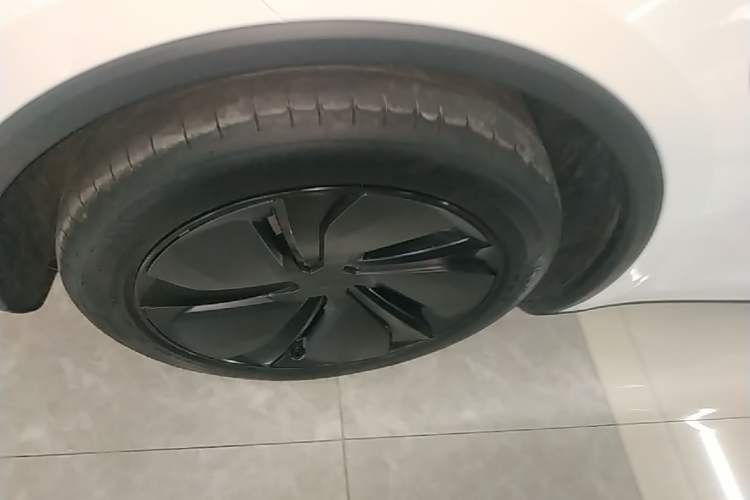 Used Tesla Model Y 2025 Rear-Wheel-Drive Version Left Front Wheel Hub
