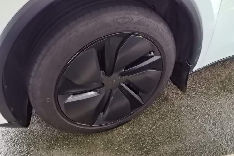 Used Tesla Model Y 2025 Rear-Wheel-Drive Version Left Front Wheel Hub