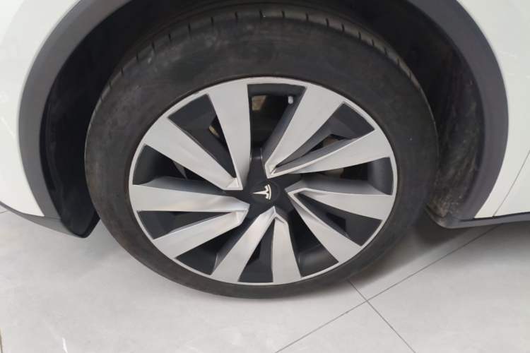 Used Tesla Model Y 2025 Rear-Wheel-Drive Version Left Front Wheel Hub