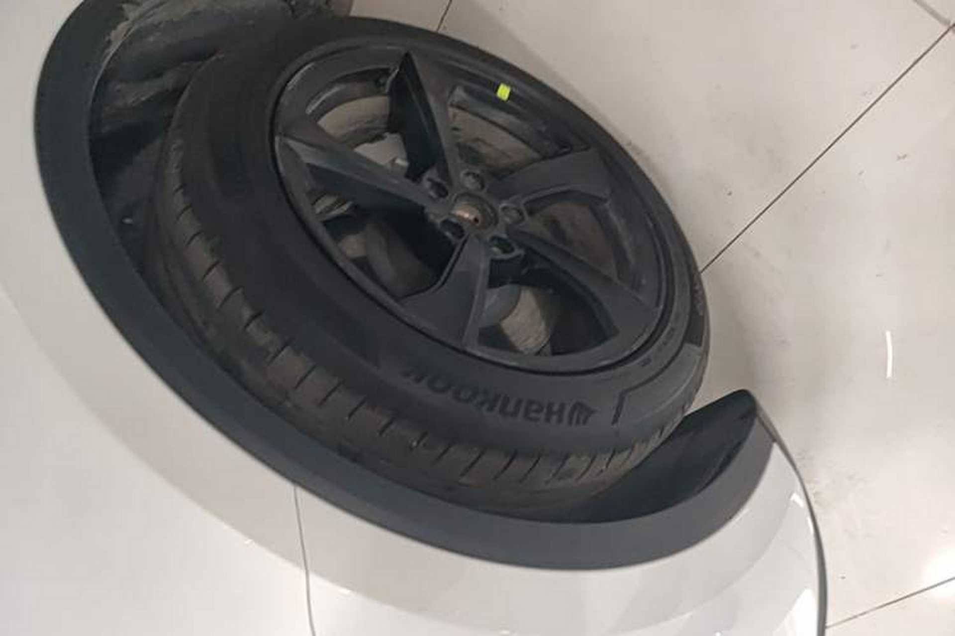 Used Tesla Model Y 2025 Updated Version Long-Range All-Wheel Drive Left Front Wheel Hub