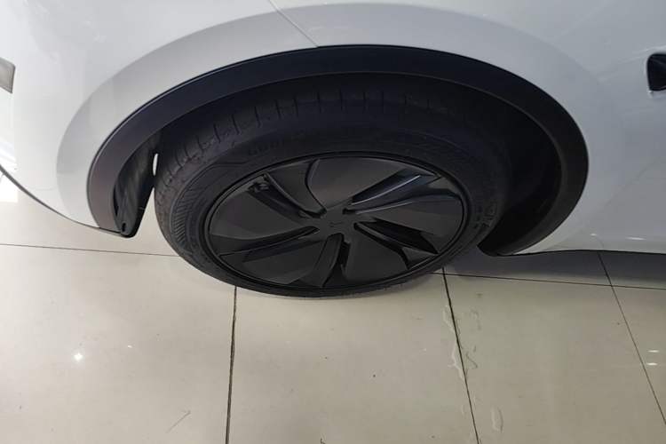 Used Tesla Model Y 2025 Rear-Wheel-Drive Version Left Front Wheel Hub