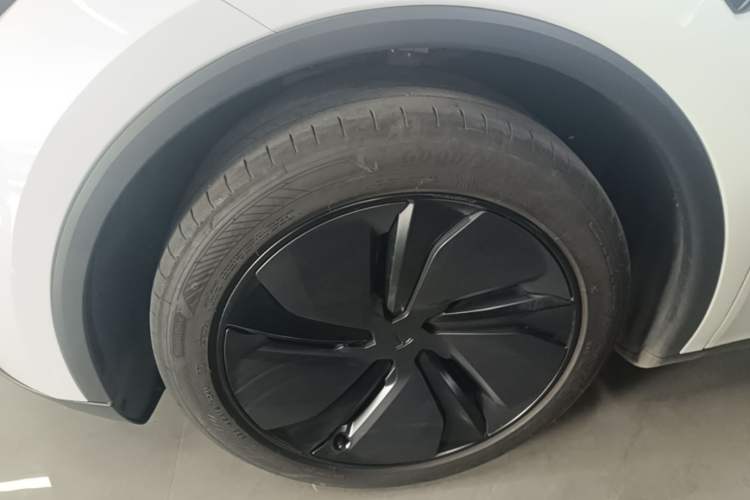 Used Tesla Model Y 2025 Rear-Wheel-Drive Version Left Front Wheel Hub