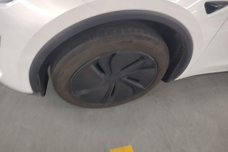 Used Tesla Model Y 2025 Rear-Wheel-Drive Version Left Front Wheel Hub