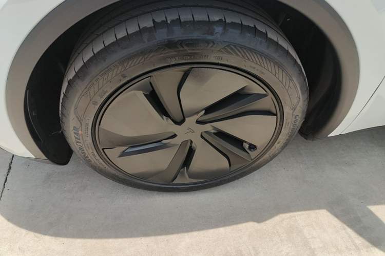 Used Tesla Model Y 2025 Rear-Wheel-Drive Version Left Front Wheel Hub