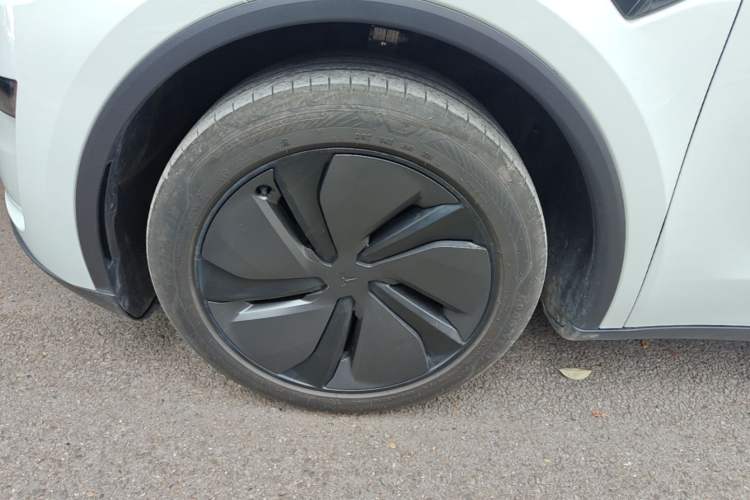 Used Tesla Model Y 2025 Rear-Wheel-Drive Version Left Front Wheel Hub