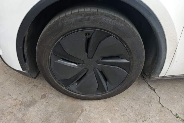 Used Tesla Model Y 2025 Rear-Wheel-Drive Version Left Front Wheel Hub