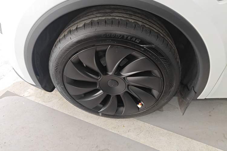 Used Tesla Model Y 2025 Rear-Wheel-Drive Version Left Front Wheel Hub
