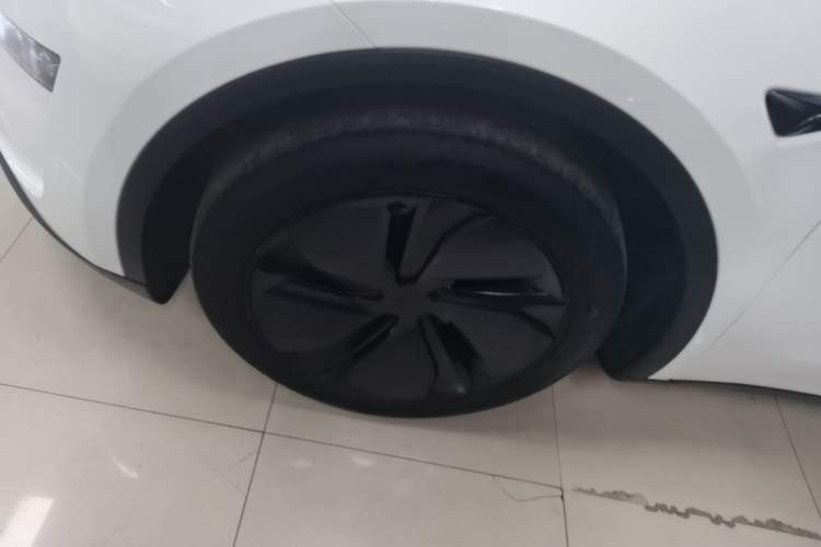 Used Tesla Model Y 2025 Rear-Wheel Drive First Edition Left Front Wheel Hub