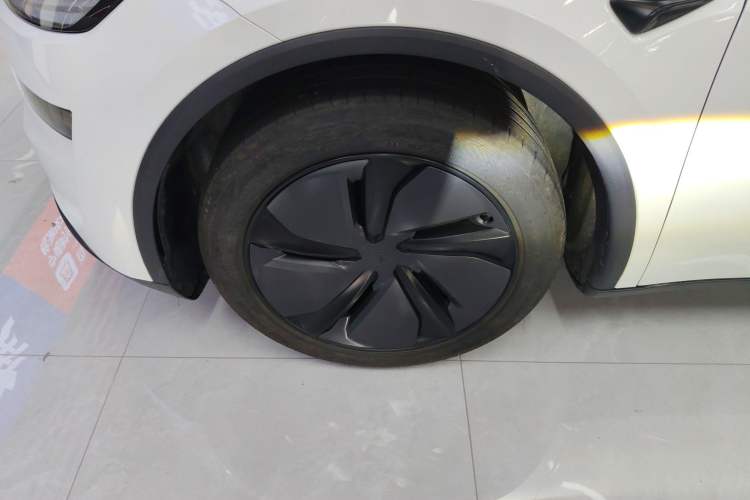 Used Tesla Model Y 2025 Rear-Wheel-Drive Version Left Front Wheel Hub