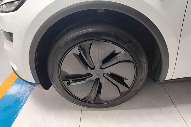 Used Tesla Model Y 2025 Rear-Wheel-Drive Version Left Front Wheel Hub