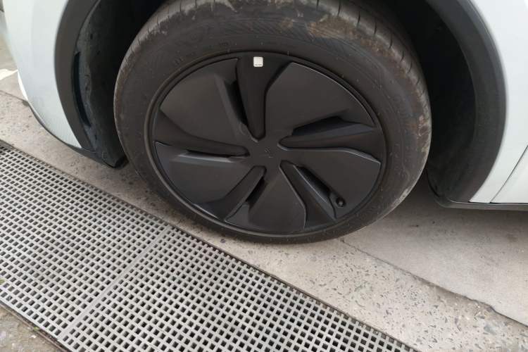 Used Tesla Model Y 2025 Rear-Wheel-Drive Version Left Front Wheel Hub