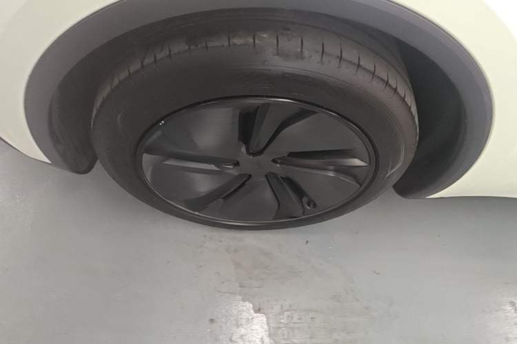 Used Tesla Model Y 2025 Rear-Wheel-Drive Version Left Front Wheel Hub