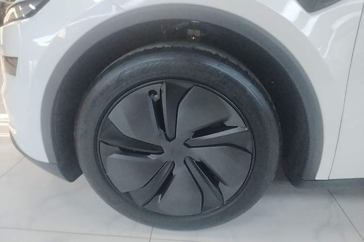 Used Tesla Model Y 2025 Rear-Wheel-Drive Version Left Front Wheel Hub