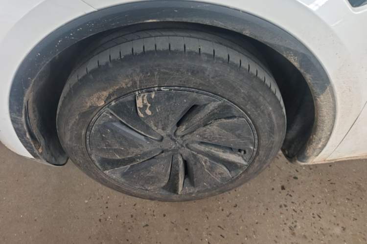 Used Tesla Model Y 2025 Rear-Wheel Drive First Edition Left Front Wheel Hub