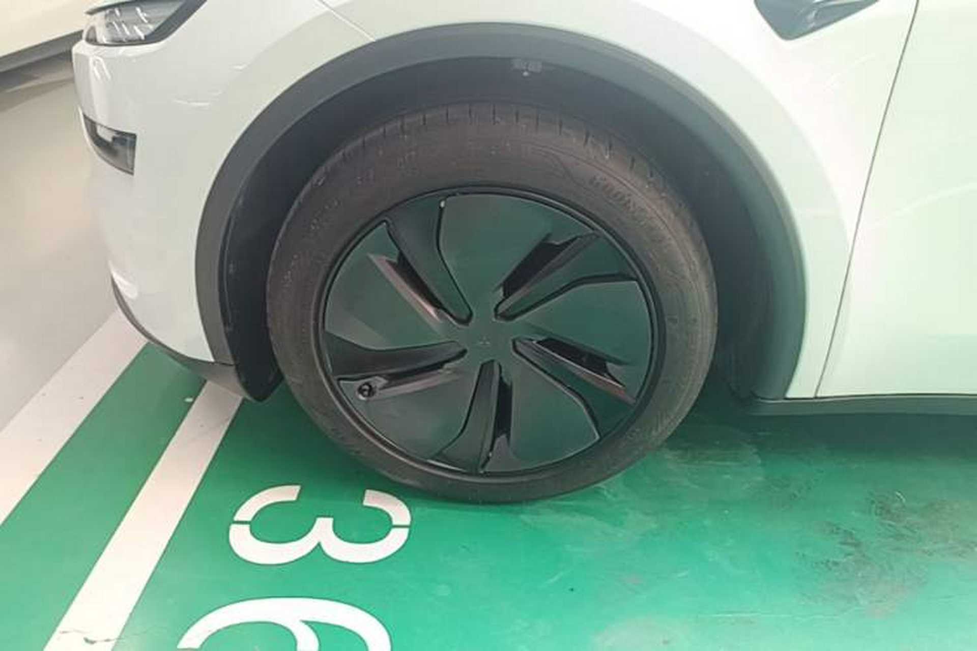 Used Tesla Model Y 2025 Rear-Wheel-Drive Version Left Front Wheel Hub