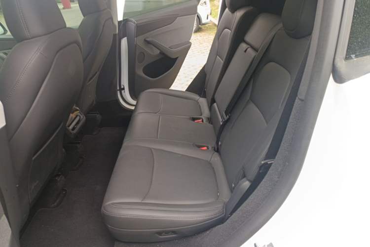 Used Tesla Model Y 2025 Rear-Wheel-Drive Version Left Rear Seat