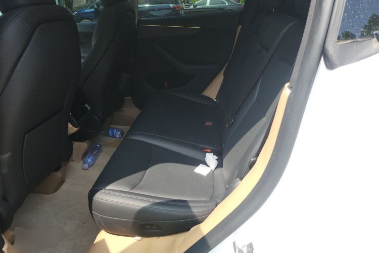 Used Tesla Model Y 2025 Long-Range All-Wheel-Drive Version Left Rear Seat