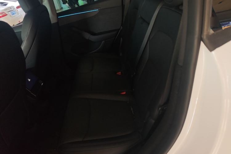Used Tesla Model Y 2025 Long-Range All-Wheel-Drive Version Left Rear Seat