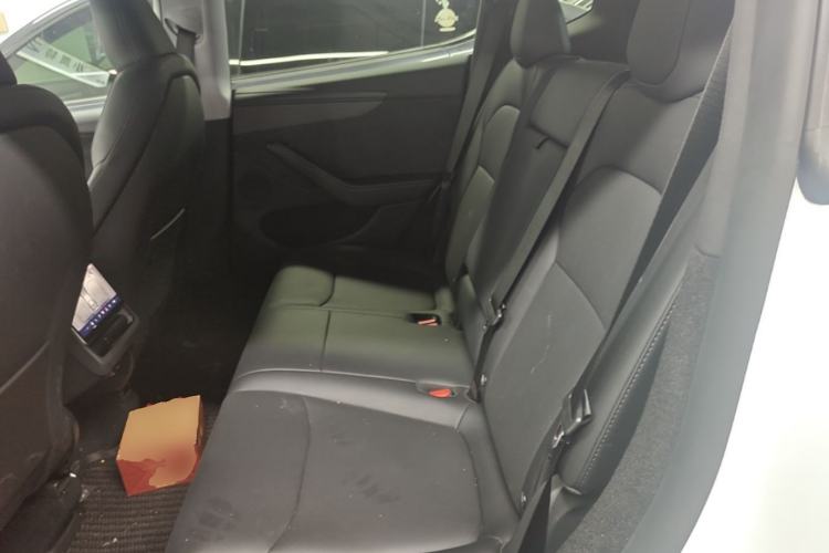 Used Tesla Model Y 2025 Long-Range All-Wheel-Drive Version Left Rear Seat