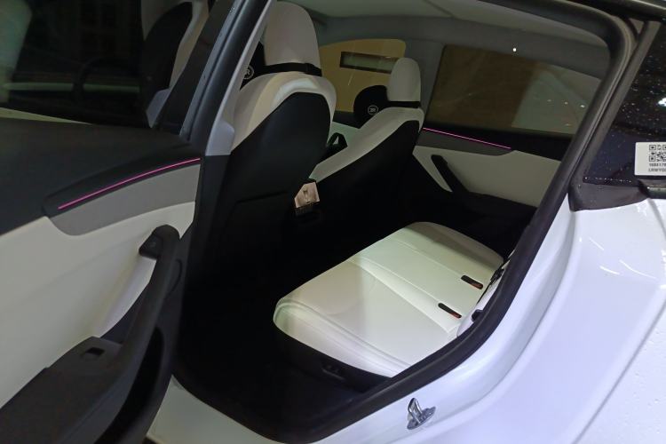Used Tesla Model Y 2025 Long-Range All-Wheel-Drive Version Left Rear Seat