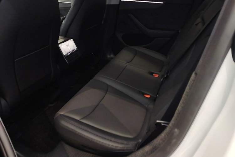 Used Tesla Model Y 2025 Long-Range All-Wheel-Drive Version Left Rear Seat