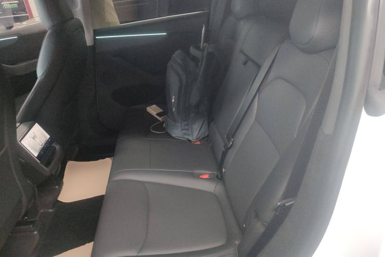 Used Tesla Model Y 2025 Long-Range All-Wheel-Drive Version Left Rear Seat