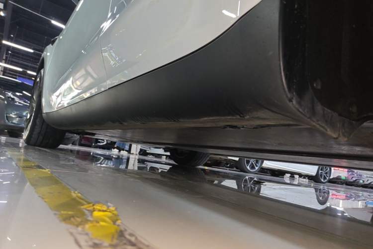 Used Tesla Model Y 2025 Rear-Wheel-Drive Version Left Side Sill