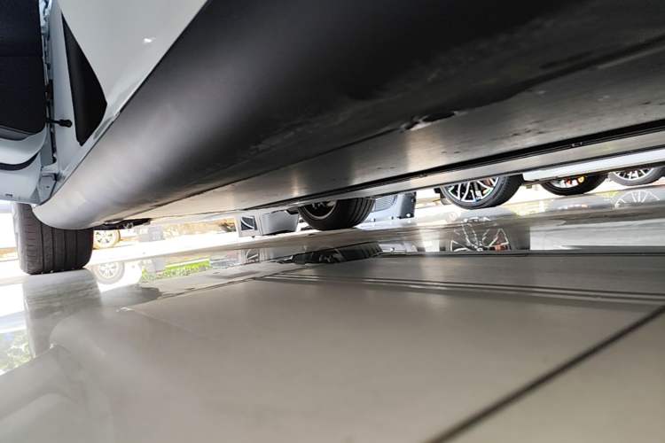 Used Tesla Model Y 2025 Rear-Wheel-Drive Version Left Side Sill