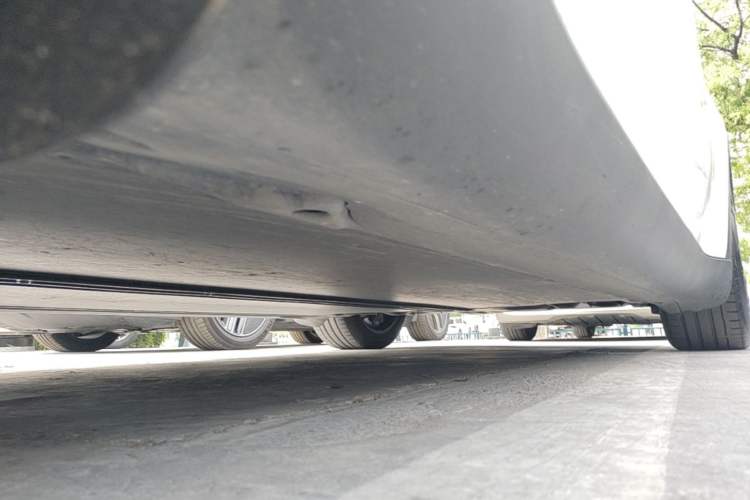 Used Tesla Model Y 2025 Long-Range All-Wheel-Drive Version Left Side Sill