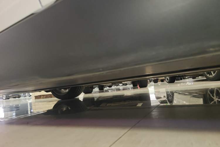 Used Tesla Model Y 2025 Rear-Wheel-Drive Version Left Side Sill