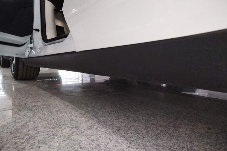 Used Tesla Model Y 2025 Rear-Wheel-Drive Version Left Side Sill