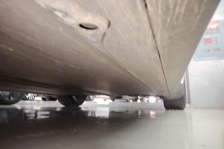 Used Tesla Model Y 2025 Rear-Wheel Drive First Edition Left Side Sill