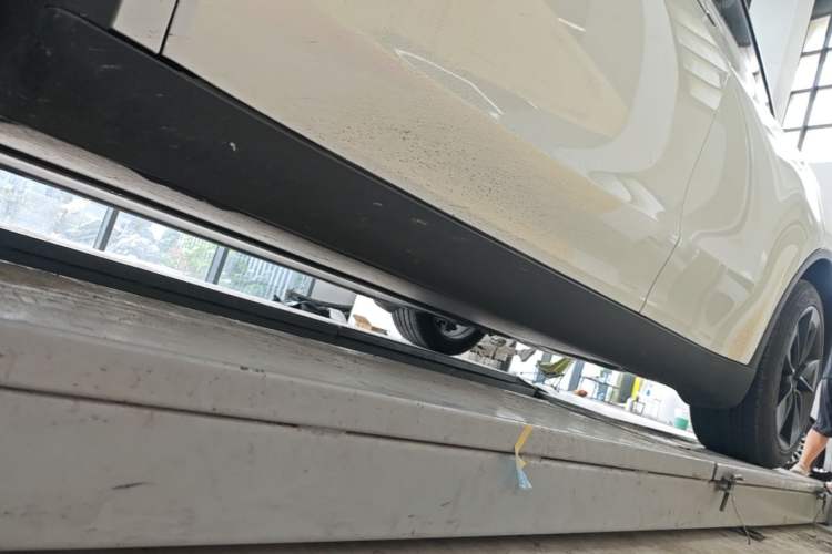 Used Tesla Model Y 2025 Rear-Wheel-Drive Version Left Side Sill