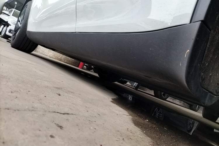 Used Tesla Model Y 2025 Rear-Wheel Drive First Edition Left Side Sill