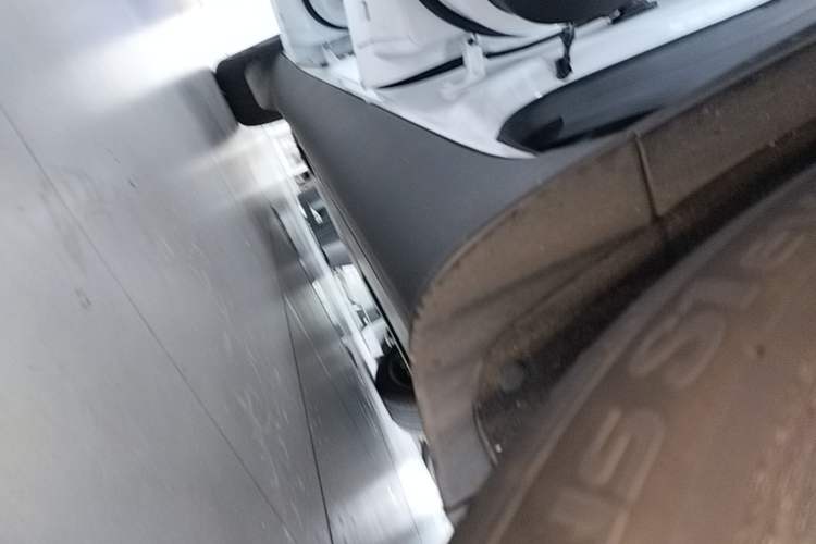 Used Tesla Model Y 2025 Updated Version Long-Range All-Wheel Drive Left Side Sill