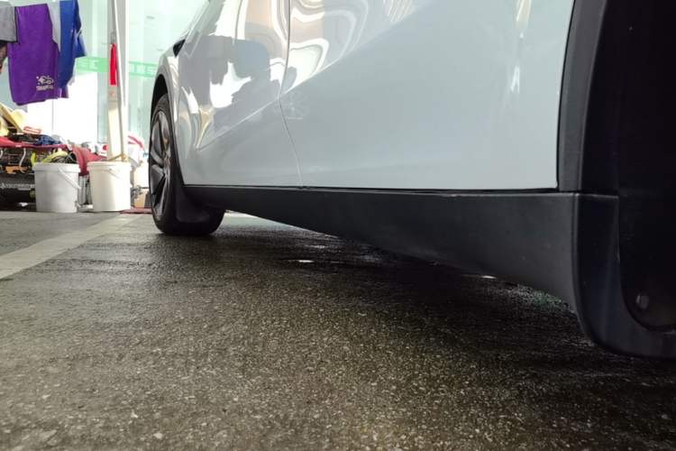 Used Tesla Model Y 2025 Rear-Wheel-Drive Version Left Side Sill