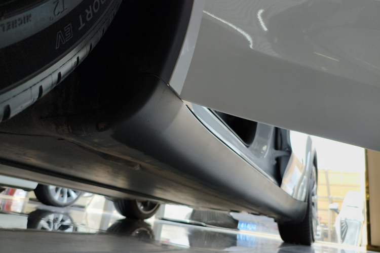 Used Tesla Model Y 2025 Rear-Wheel-Drive Version Left Side Sill
