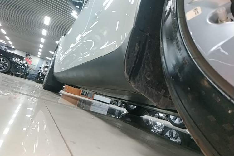 Used Tesla Model Y 2025 Long-Range All-Wheel-Drive Version Left Side Sill