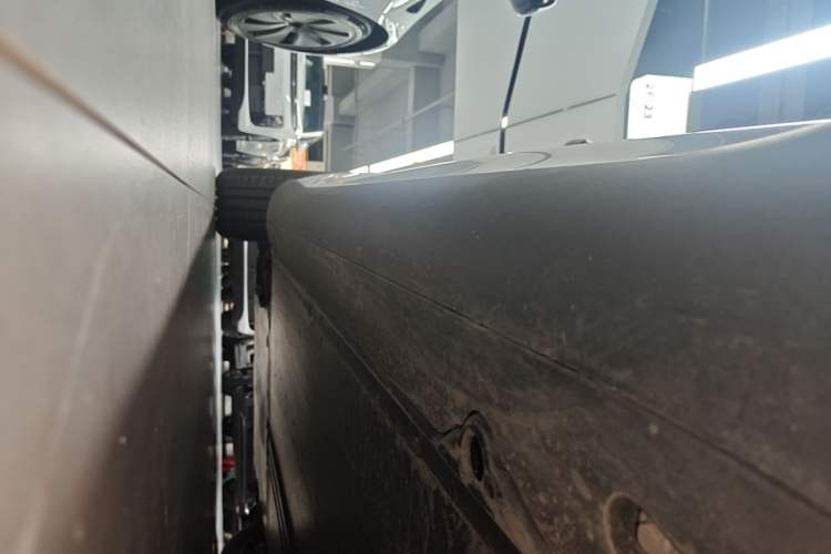 Used Tesla Model Y 2025 Long-Range All-Wheel-Drive Version Left Side Sill