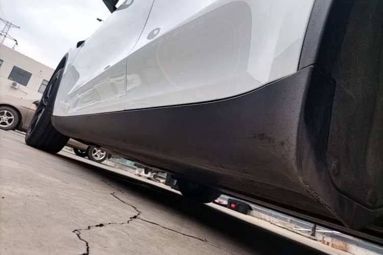 Used Tesla Model Y 2025 Rear-Wheel Drive First Edition Left Side Sill
