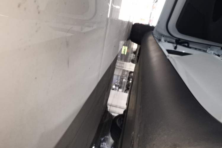 Used Tesla Model Y 2025 Long-Range All-Wheel-Drive Version Left Side Sill