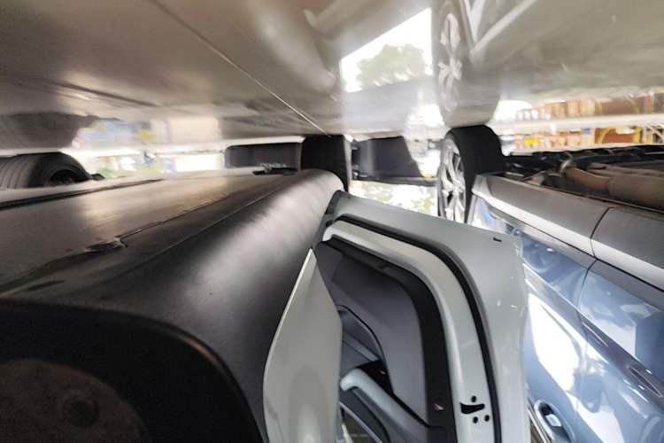 Used Tesla Model Y 2025 Rear-Wheel-Drive Version Left Side Sill
