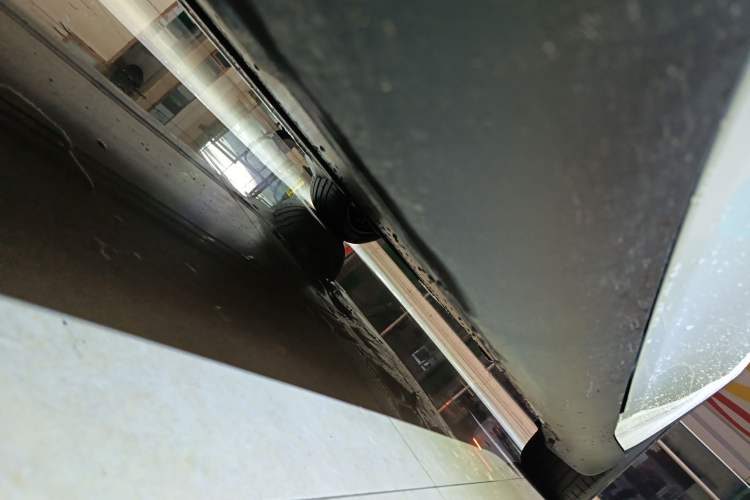 Used Tesla Model Y 2025 Long-Range All-Wheel-Drive Version Left Side Sill